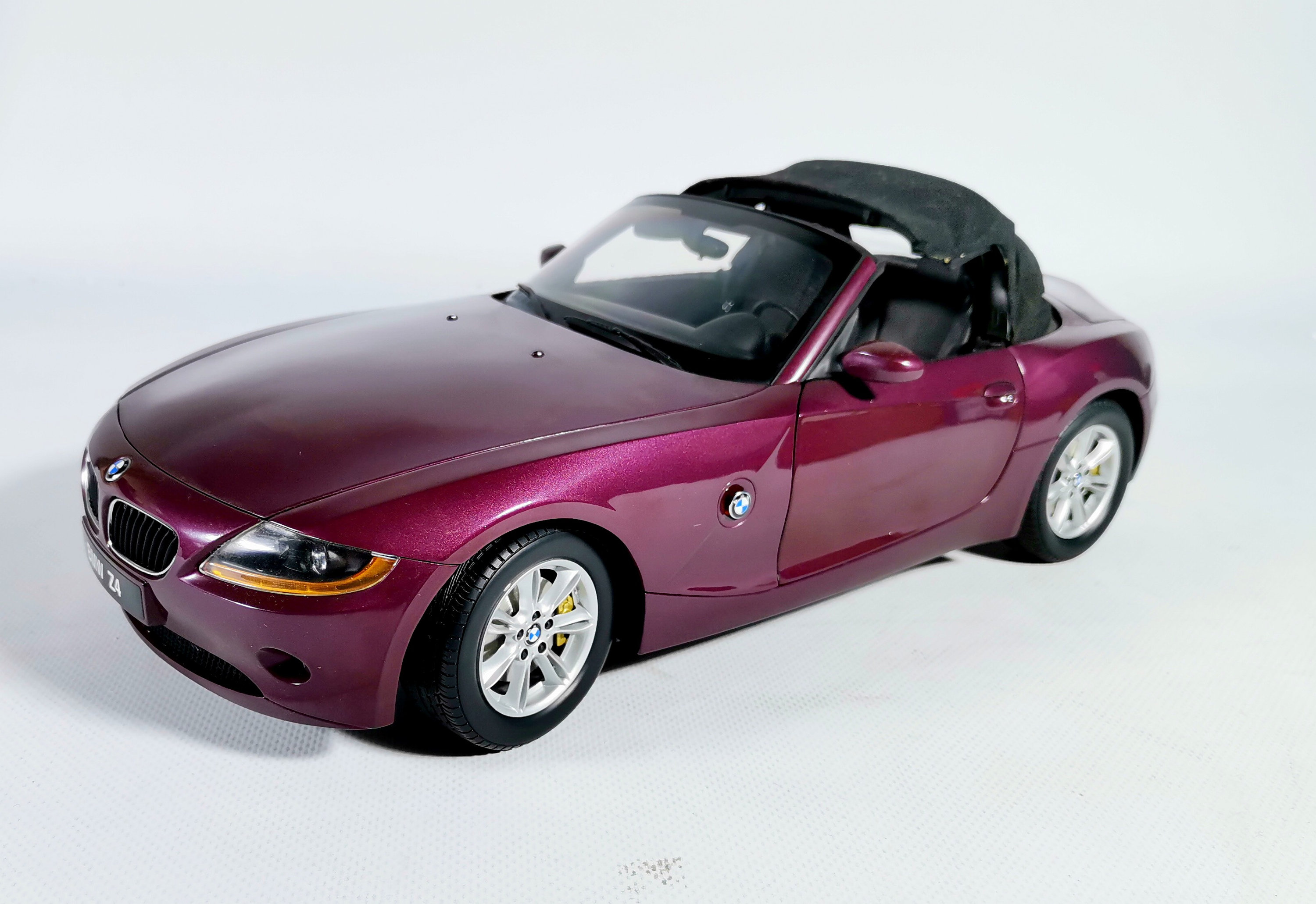 BMWオリジナル　BMW Z4 E85 1/18 Kyosho BMW Z4 E85 Convertible 1:18 Diecast Dealer Promo