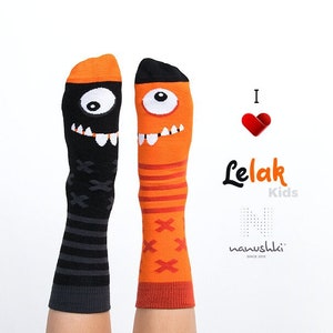 Coole Monster Socken für Kinder von Nanushki Verrückte Socken Lustige Socken Kinder Socken Witziges Geschenk Monster Socken Bild 1