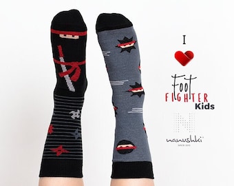 Chaussettes ninja cool pour enfants de Nanushki | Chaussettes "Foot Fighter" | Chaussettes folles | Chaussettes drôles | de chaussettes équitables Cadeau drôle