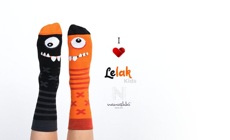 Coole Monster Socken für Kinder von Nanushki Verrückte Socken Lustige Socken Kinder Socken Witziges Geschenk Monster Socken Bild 1