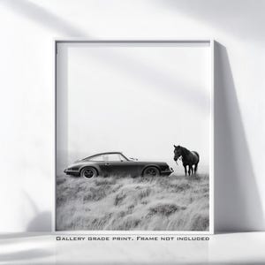 Vintage Porsche 911 and horse Print: Black and White Sports Car Photography Bild 2