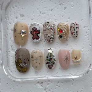 Christmas unique nails. Textured and ink nails . Hand made press on nails. Christmas nails. Reusable nails. Short nails.