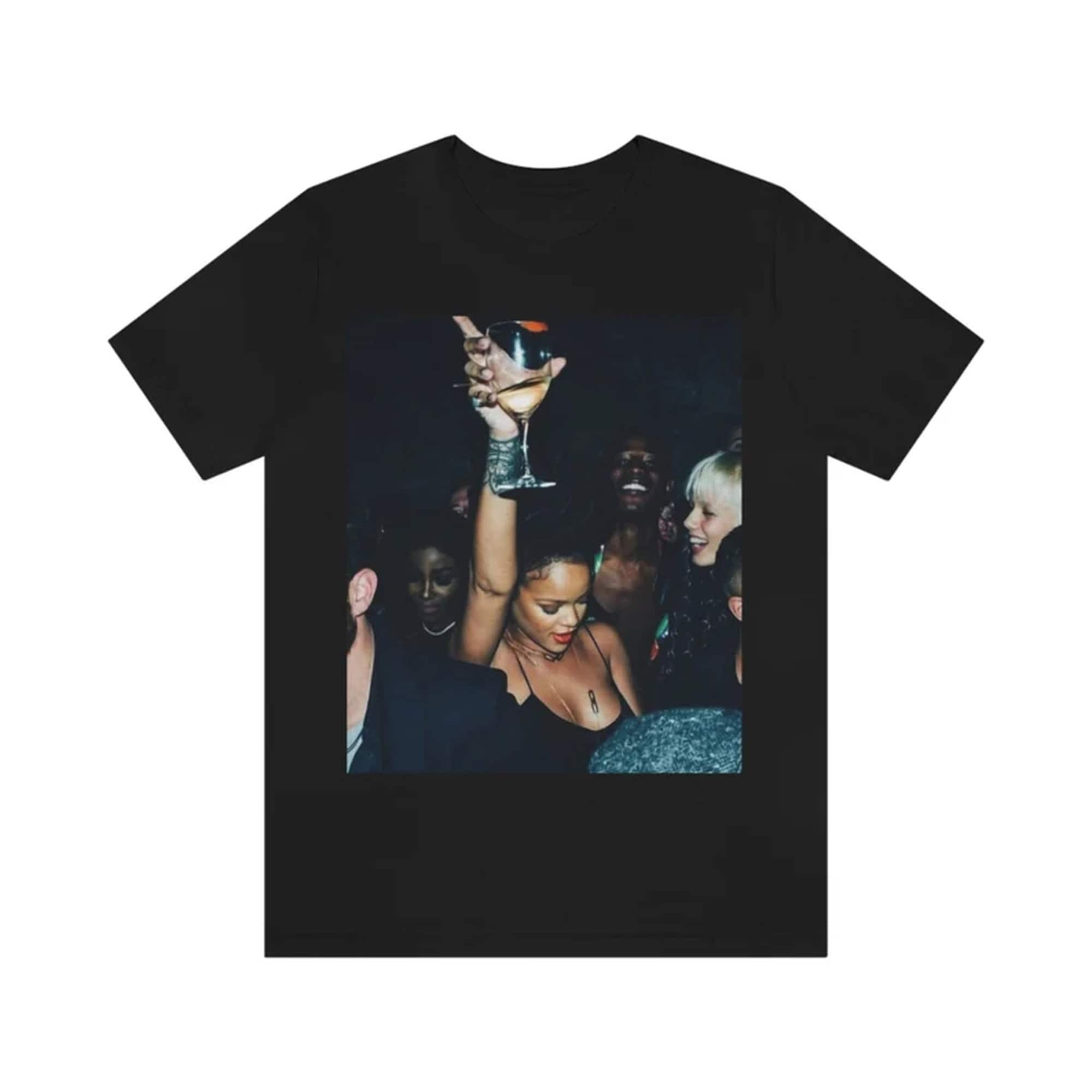 Discover Rihanna Unisex T-shirt