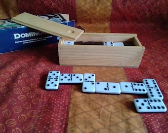 Vintage Traditionelles Dominoes Set, in Holzbox und Originalhülle, gerettet & upcycled
