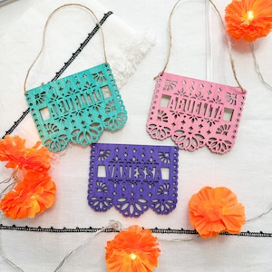 Adornos personalizados de Papel Picado, estandarte de Ofrenda, estandarte del Día de Muertos, adornos de nombre de madera del Diá de los Muertos, Recuerdo Conmemorativo, Recuerdo