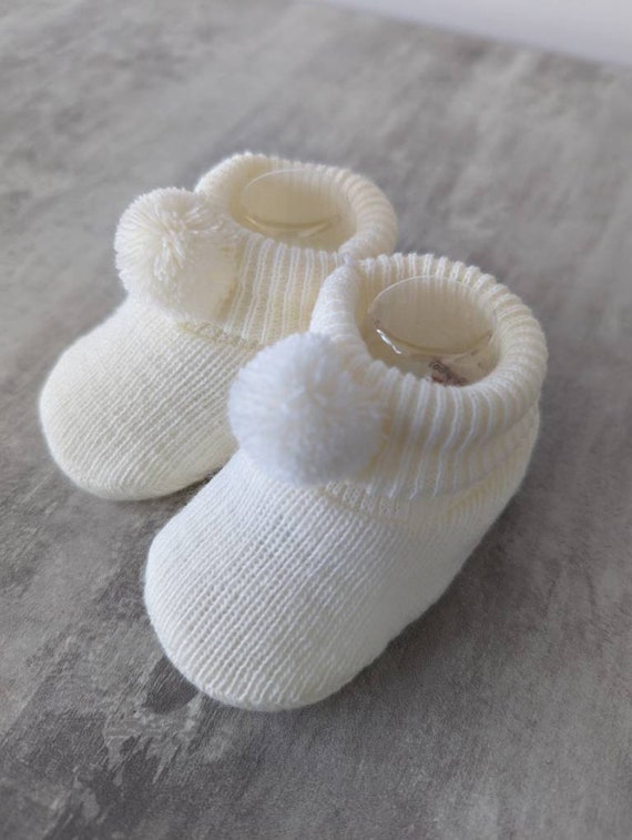 Pom pom deals baby booties
