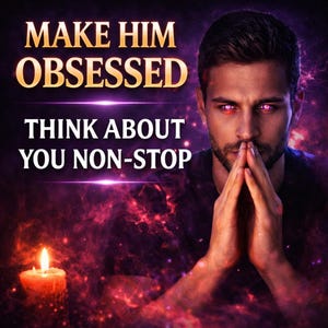以下が含まれることがあります： 「MAKE HIM OBSESSED」と「THINK ABOUT YOU NON-STOP」というテキストが書かれた画像。赤い光る目をした男性が中央に、手を組んでいます。左下には火の灯ったろうそくがあり、背景は紫と赤の星雲です。