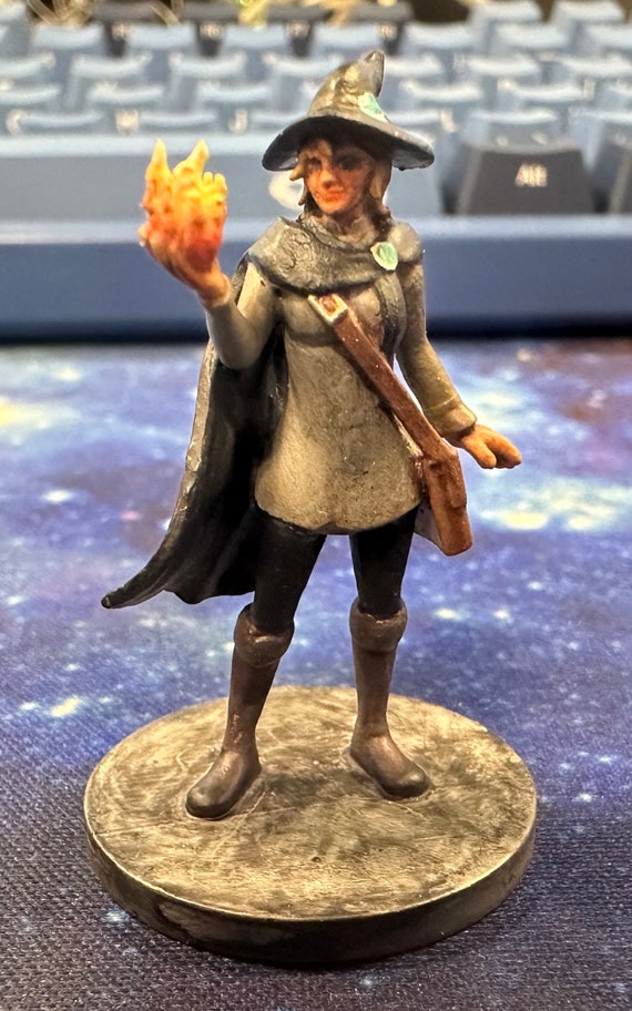 Female Mage Miniature - Mz4250 - Witch Wizard Sorcerer