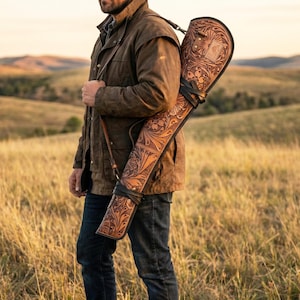 Funda de cuero para rifle: Funda estilo western de 84 cm (33") elaborada a mano con forro de piel y correa ajustable. Regalo personalizado para cazador.
