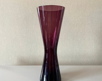 Puristic Scandinavian amethyst coloured handblown glass vase