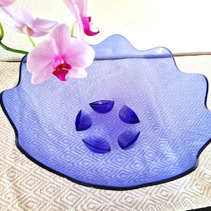Vintage Tupperware Blue Salat oder Obst Servierschale 11 "33,5 cm ausgebogter Rand Eleganzia Venus, Brotplatte, Acrylplastik MCM Küchendekor