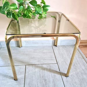 90er Gold Chrom Beistelltisch Rauchglas, kleiner Nachttisch Couchtisch Retro Mid Century Modern, Vintage MCM Möbel, Blumenständer