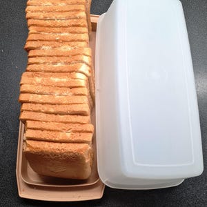 Tupperware Storage Bread Box Food Container Beige White, Cake Taker Keeper 1214-2, Vintage 70s Rectangular Plastic Picnic Snack Kitchen