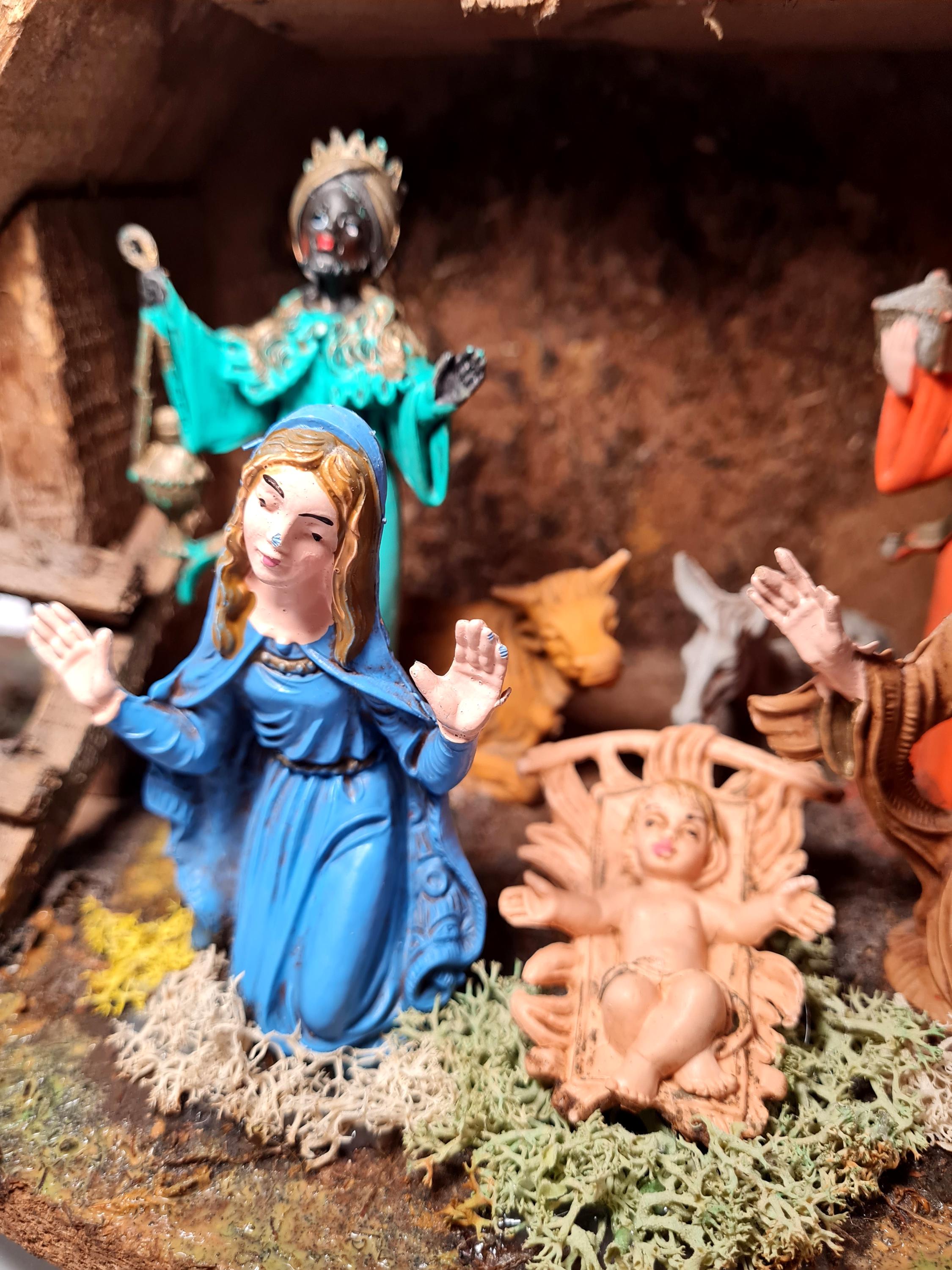 木製キリスト降誕シーンジオラマセット 納屋とフィギュア8体