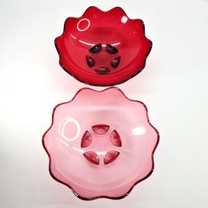 Set of 2 Red Pink Scalloped Bowls Tupperware, Venus Eleganzia Design, Modern Plastic MCM Kitchen Decor