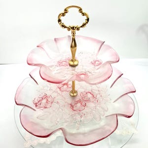 Alzata per torta vintage a due piani Mikasa Rosella, vassoio con piedistallo arricciato e rose rosa sfumate, con manico dorato, centrotavola in cristallo