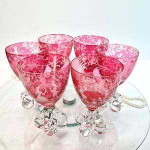 Set of 5 Cranberry Cut to Clear Shot Glasses with Baroque Scene, 50s Vintage Cordial Crystal Aperitif Glasses, Elegant Liquor Stemware