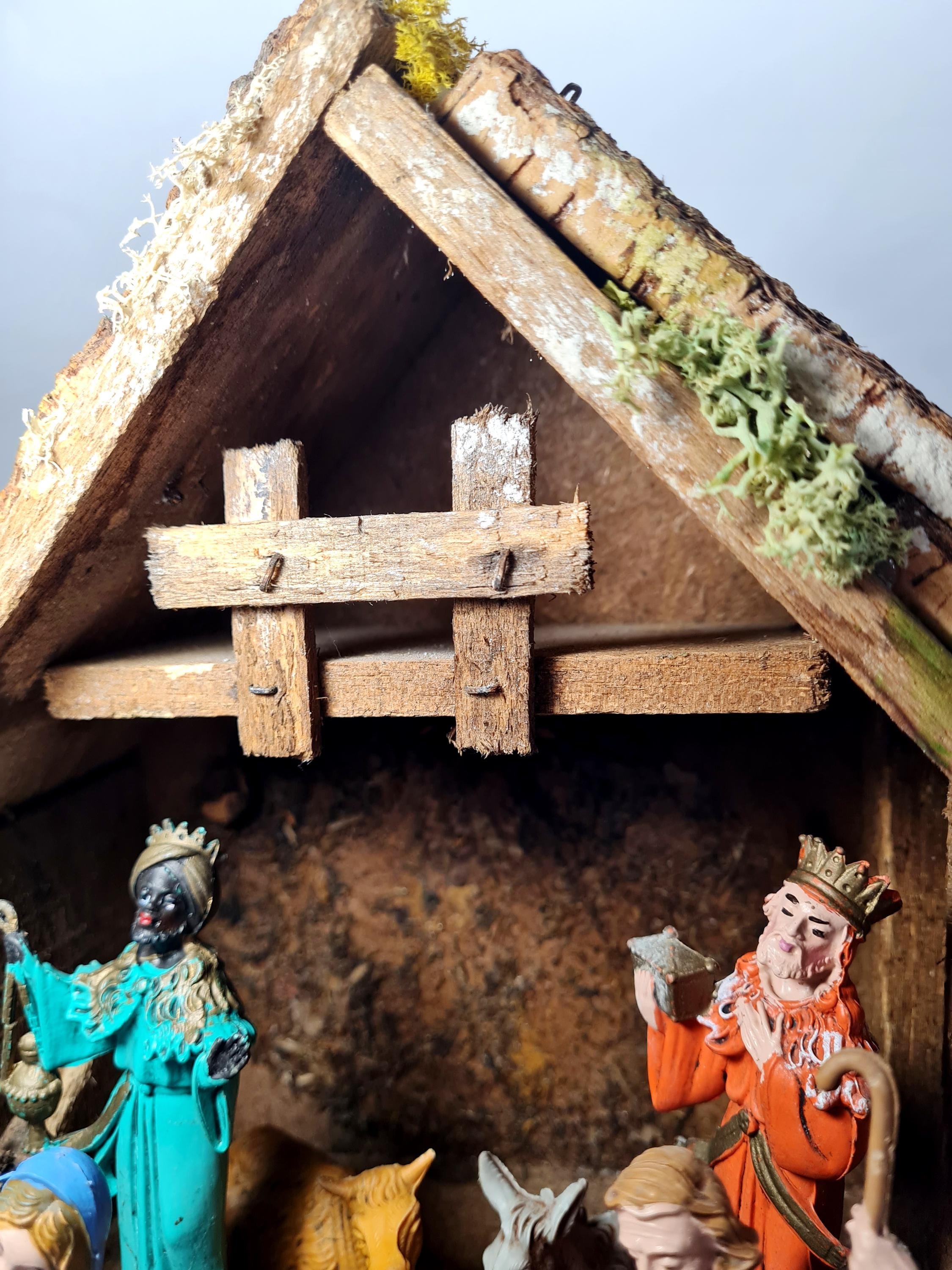 木製キリスト降誕シーンジオラマセット 納屋とフィギュア8体