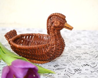 Wicker Duck Basket, Nesting Woven bowls, Decorative Bird Indoor Planter, Farmhouse French Country wicker kitchen decor, duck lover gift