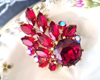 Broche Vintage Plaqué Or Avec Cristaux Rouges - Ancienne, Occasion, Pierre Rouge Type Rubis