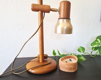 Moderne Scandinavische bureaulamp uit het midden van de eeuw van hout en messing van Paul Neuhaus, verstelbare zwanenhalslamp voor thuiskantoor of leesruimte