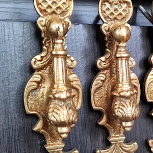 Set 2 Victorian Drop Pendant Pull Ornate Vertical Backplate, Gold Teardrop Furniture Cabinet Handles, Baroque Restoration Hardware