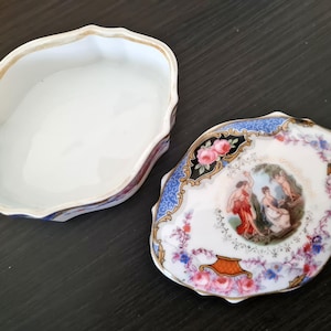 Victorian Porcelain Trinket Box with Lid, Elegant Jewelry Casket for Vanity, Art Small and Delicate Oval China Jar Gift for Her Wife Mum