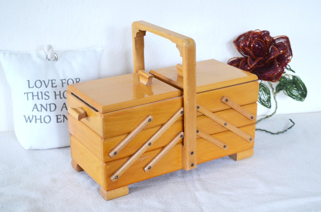 Grandma’s Sewing Box | Amish Woven Wooden Sewing Basket W/Lid