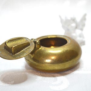Cenicero de bolsillo vintage, pequeño cenicero portátil de latón con tapa, mini cenicero de viaje para coche, regalo de octavo aniversario para fumadores, decoración de bar