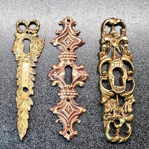 Antique Brass Vertical Long Key Hole Plate Cover Victorian Ornate Gold Keyhole Escutcheon, French Decorative Baroque Restoration Hardware
