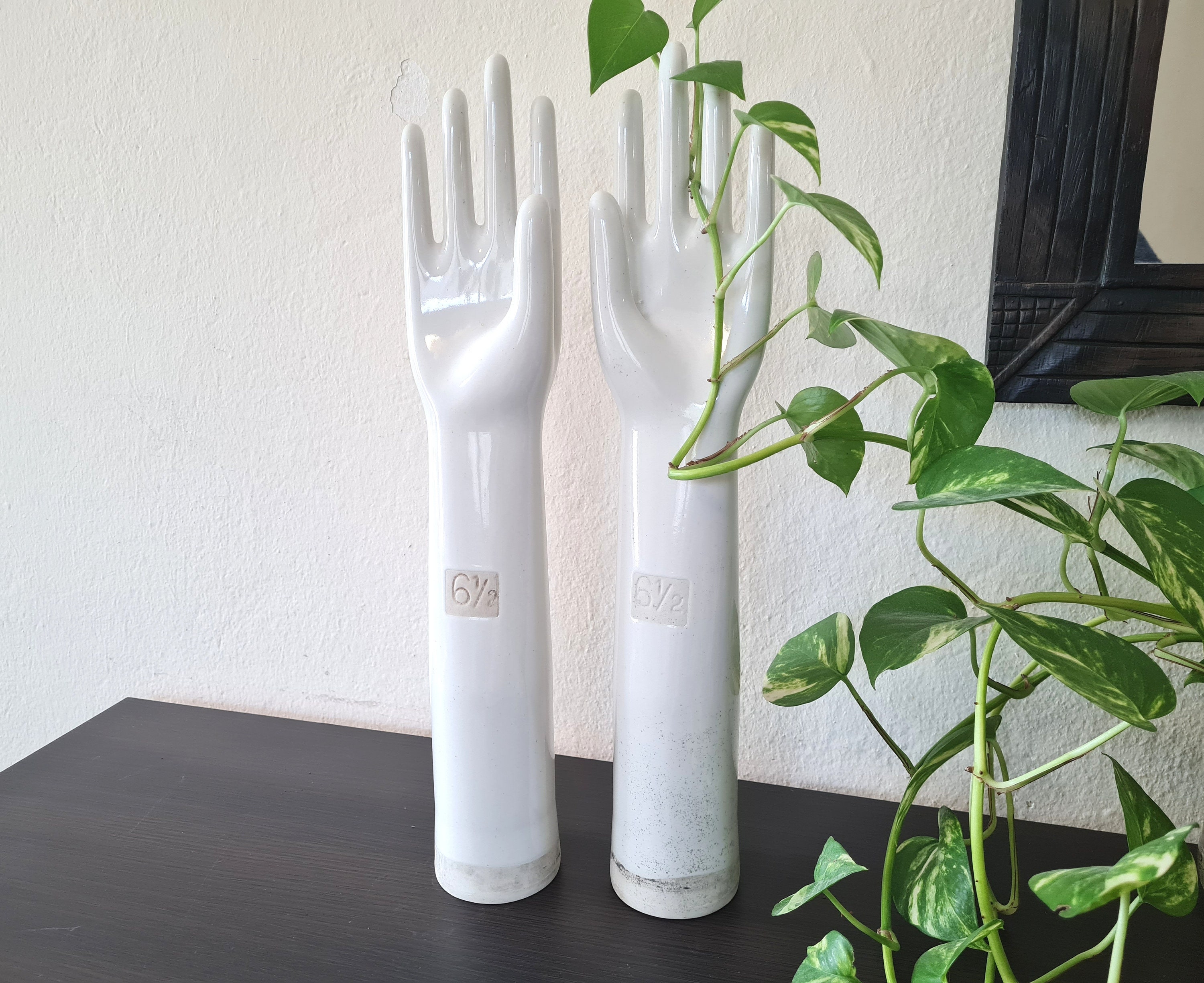 Hand statue フランスアンティーク Glove Mold Vintage Porcelain Glove Mold, White Ceramic Hand Sculpture