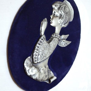 Praying Holy Mary Altar Blue Velvet Plaque, Catholic Wall Trestle Embossing Pewter Italian Vintage Religious Home Decor, Christian Gift