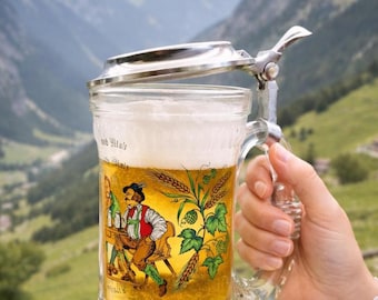 Boccale da birra vintage tedesco in vetro a forma di corno con coperchio in peltro e scena dell'Oktoberfest, accessorio da bar di metà secolo, regalo per papà.