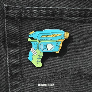 Broszka z wodą święconą | Zabawne prezenty dla łowców duchów | Niezbędne gadżety dla badaczy zjawisk paranormalnych