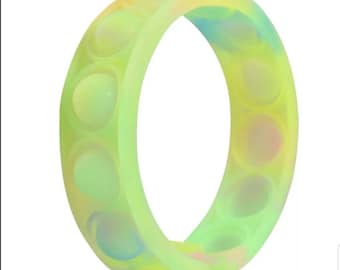 Mystery fidget incluye hasta 8 artículos