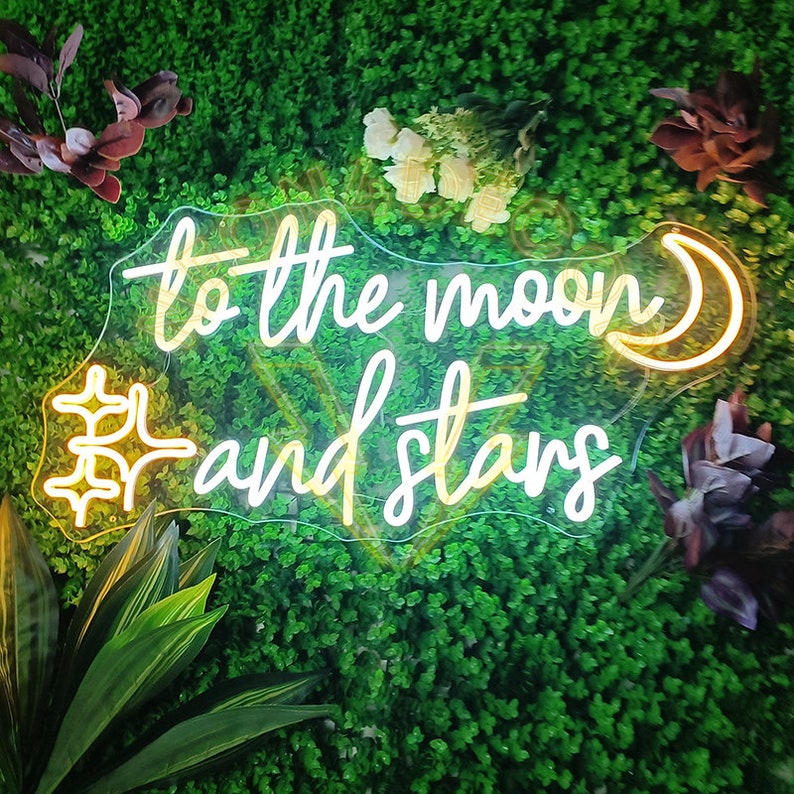 Hochzeitstrends 2022 - Brautkleider, Celestial, Tarot und mehr! Neon Sign Art To the Moon and Stars Neon