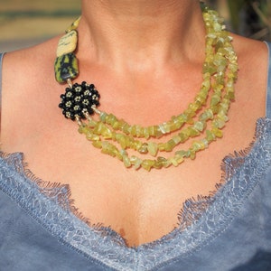 Chrysokoll geschichtete Stein Halskette, Olivin Perlen handgemachte Edelstein Halskette, multi Strang Boho einzigartige moderne Halskette, Frauen Schmuck Geschenk