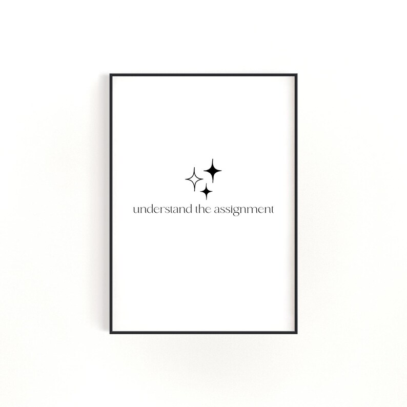 K&ouml;nnte beinhalten: Schwarz-wei&szlig;es druckbares Wandbild mit einem einfachen Sternendesign und dem Text "understand the assignment".