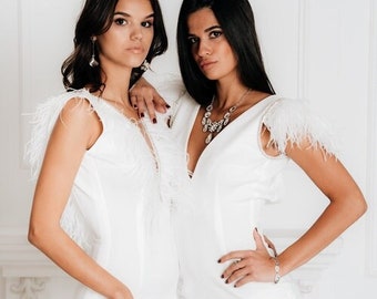Chantal - Long white mermaid wedding dress with open back / Ostrich feathers / V-neckline / Classy dress