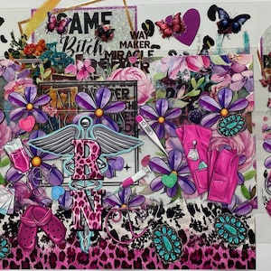 Pu&ograve; includere: Un collage vibrante con illustrazioni floreali e mediche. Il design include fiori viola, farfalle, simboli medici e il testo "SAME Bitch". La tavolozza dei colori &egrave; dominata da rosa, viola e turchese.