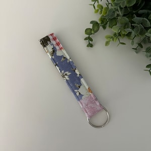 Handmade Patchwork Multicolor Keychain Wristlet, Fabric Key Fob, Bridesmaid Gift, Wrist Keychain, Key chain, Quilted Key Fob, Cute Gift