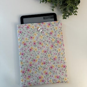 Kindle Posey Floral Quilted Sleeve, Kindle Sleeve, Kindle Pouch, Kindle Cover, Kindle Protection, Padded Kindle Sleeve, E-Reader Case, Gift