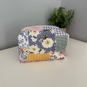 Large Multicolor Patchwork Quilted Makeup Bag, Makeup Pouch, Cosmetic Pouch, Travel Pouch, Box Pouch, Bridesmaid Gift, Toiletry Skincare Bag