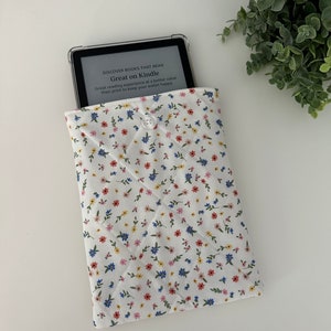 Kindle Multicolor Wild Flower Handmade Quilted Sleeve, Kindle Sleeve, Kindle Pouch, Kindle Cover, Kindle Protection, E-Reader Sleeve