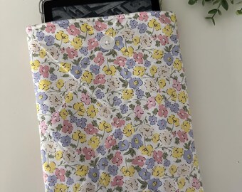 Kindle Watercolor Floral Quilted Sleeve, Kindle Sleeve, Kindle Pouch, Kindle Cover, Kindle Protection, Kindle Gift, Padded Kindle Sleeve