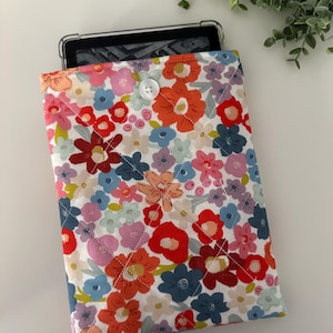 Kindle Multicolor Floral Quilted Sleeve, Kindle Sleeve, Kindle Pouch, Kindle Cover, Kindle Protection, Kindle Gift, Padded Kindle Sleeve