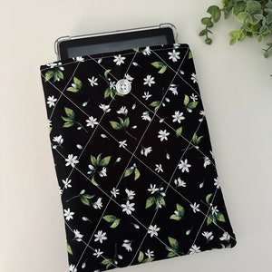 Kindle Black Floral Print Handmade Quilted Sleeve Kindle Sleeve, Kindle Pouch, Kindle Cover, Kindle Protection, Kindle Gift, E-Reader Sleeve