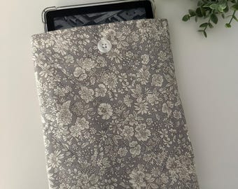 Kindle Gray Floral Quilted Sleeve, Kindle Sleeve, Kindle Pouch, Kindle Cover, Kindle Protection, Kindle Gift, Padded Kindle Sleeve, E-reader
