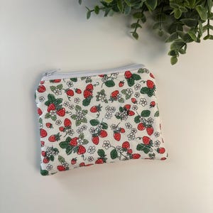 Dainty Strawberry Print Quilted Coin Pouch, Coin Purse, Coin Holder, Wallet, Cute Gift, Quilted Wallet, Card Holder, Change Purse, Fruits