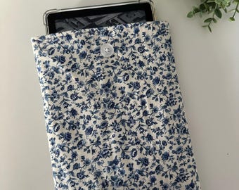 Kindle Antique Blue Floral Quilted Sleeve, Kindle Sleeve, Kindle Pouch, Kindle Cover, Kindle Protection, Kindle Gift, Padded Kindle Sleeve